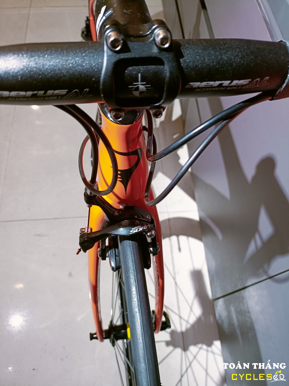 Xe đạp đua Pinarello F10 Sora R3000 Cam đen