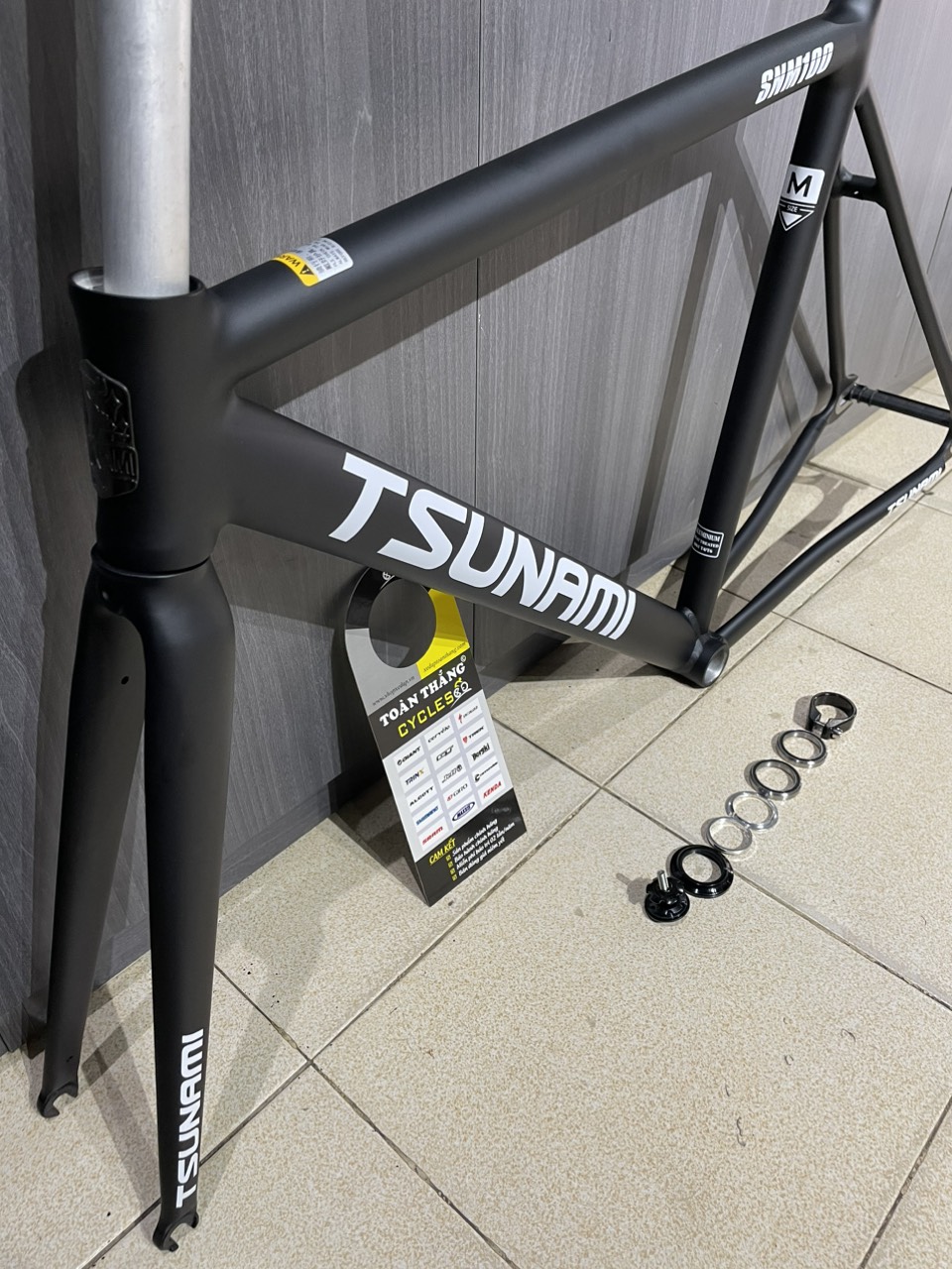 Khung sườn xe đạp Fixed Gear Tsunami SNM100 Black