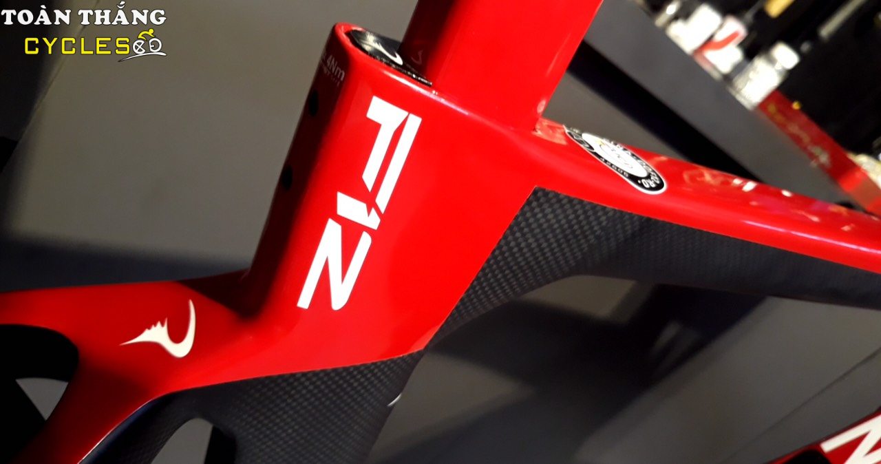 Xe đạp đua Pinarello F12 Black Red R7020 Disc Full Carbon